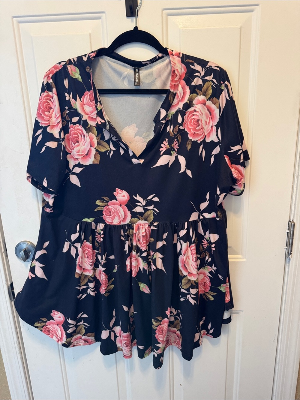 Women’s Floral V-Neck Peplum Tunic in Black and Pink